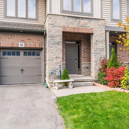Globalstay Modern Townhomes In Lakeshore Steps To The Beach Hamilton Exterior photo