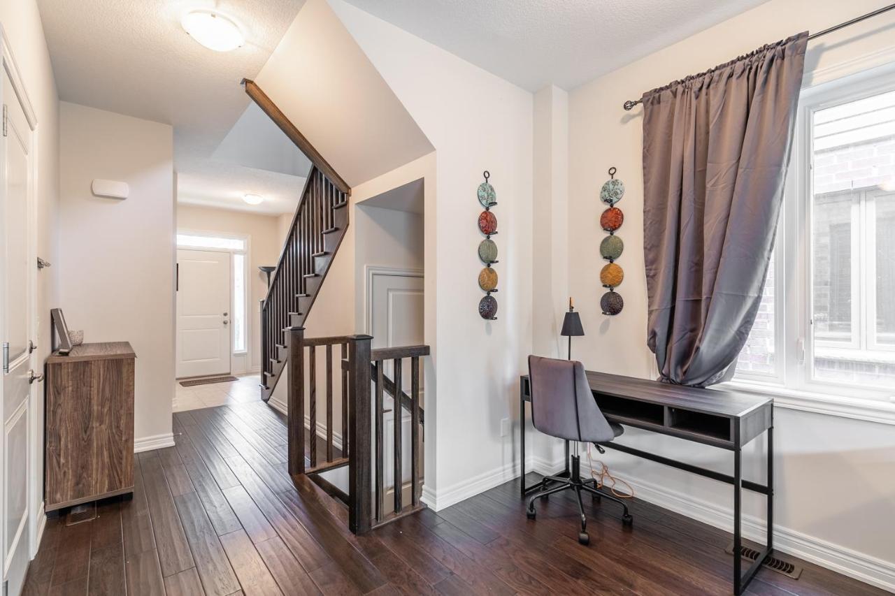 Globalstay Modern Townhomes In Lakeshore Steps To The Beach Hamilton Exterior photo