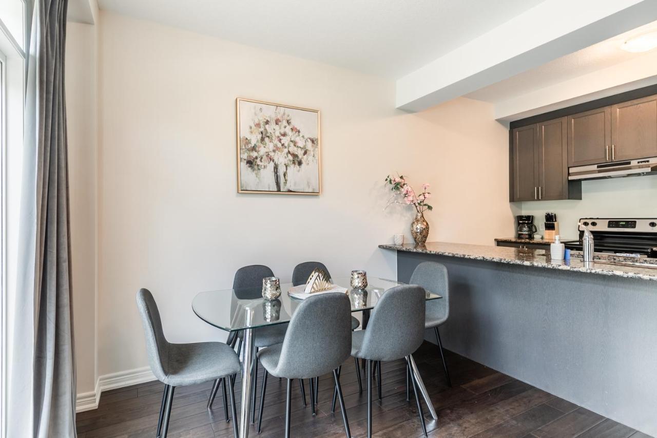 Globalstay Modern Townhomes In Lakeshore Steps To The Beach Hamilton Exterior photo