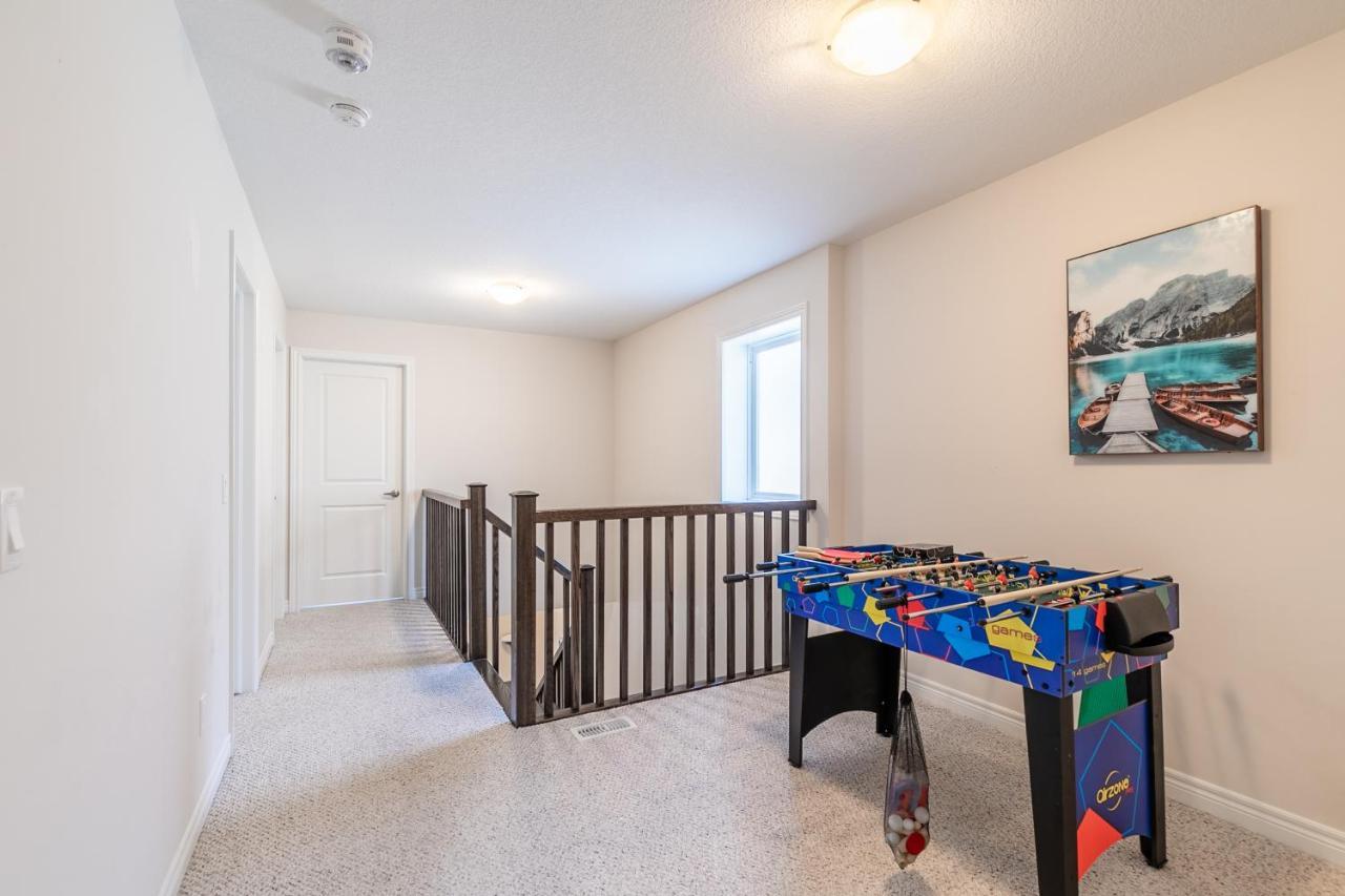 Globalstay Modern Townhomes In Lakeshore Steps To The Beach Hamilton Exterior photo