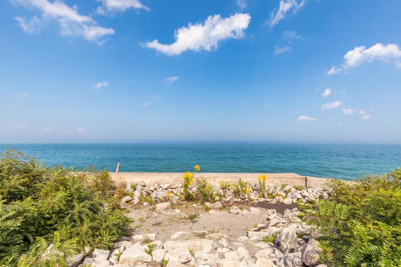 Globalstay Modern Townhomes In Lakeshore Steps To The Beach Hamilton Exterior photo