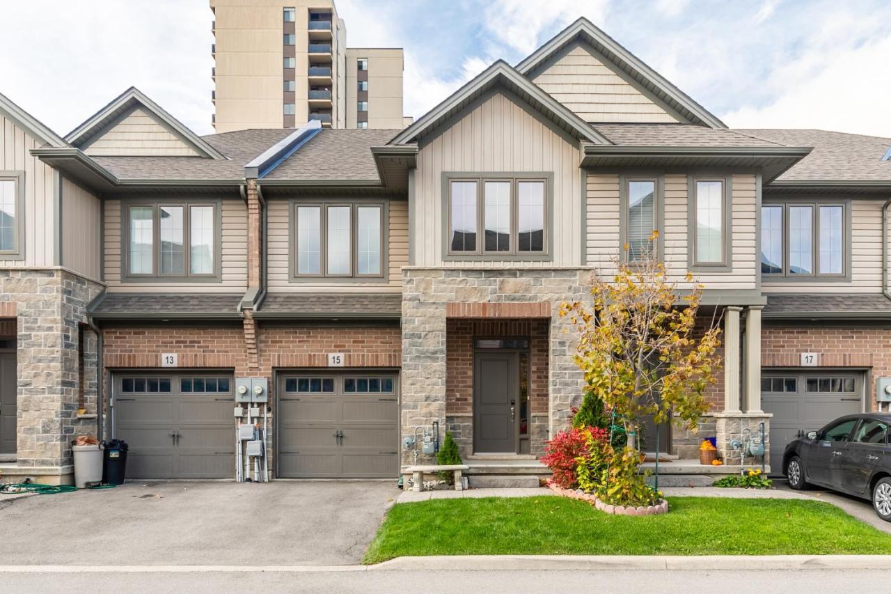 Globalstay Modern Townhomes In Lakeshore Steps To The Beach Hamilton Exterior photo