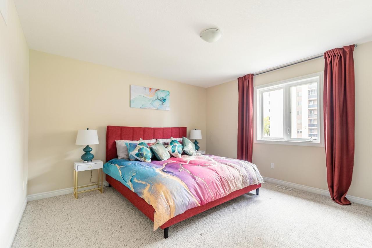Globalstay Modern Townhomes In Lakeshore Steps To The Beach Hamilton Exterior photo