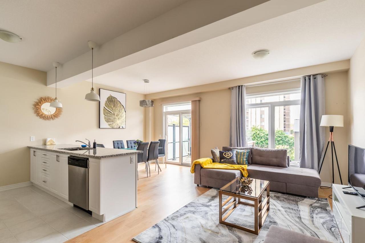 Globalstay Modern Townhomes In Lakeshore Steps To The Beach Hamilton Exterior photo