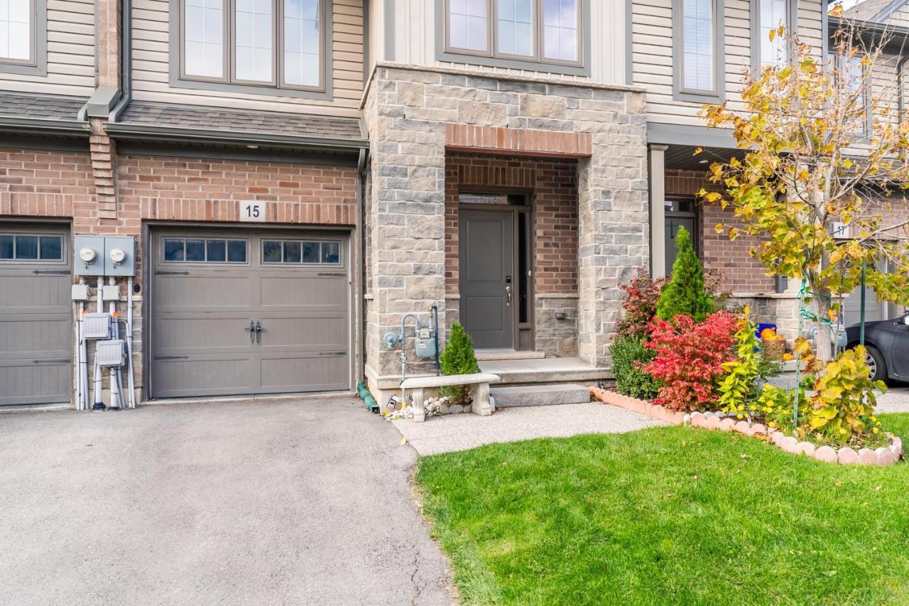 Globalstay Modern Townhomes In Lakeshore Steps To The Beach Hamilton Exterior photo