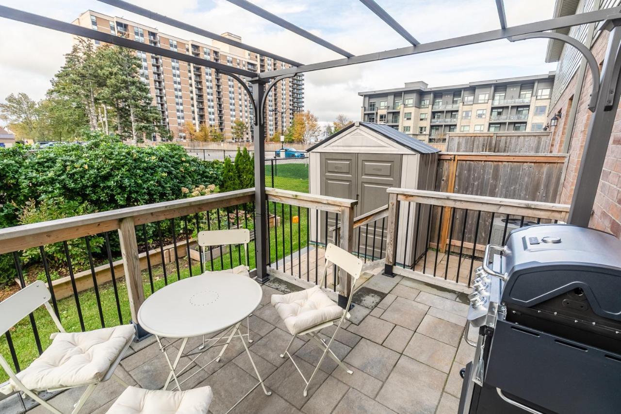 Globalstay Modern Townhomes In Lakeshore Steps To The Beach Hamilton Exterior photo