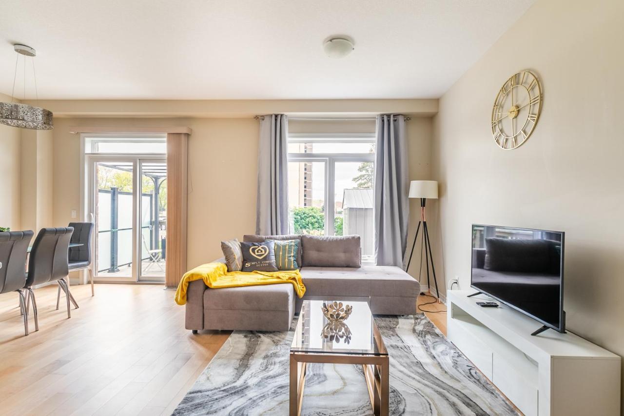 Globalstay Modern Townhomes In Lakeshore Steps To The Beach Hamilton Exterior photo