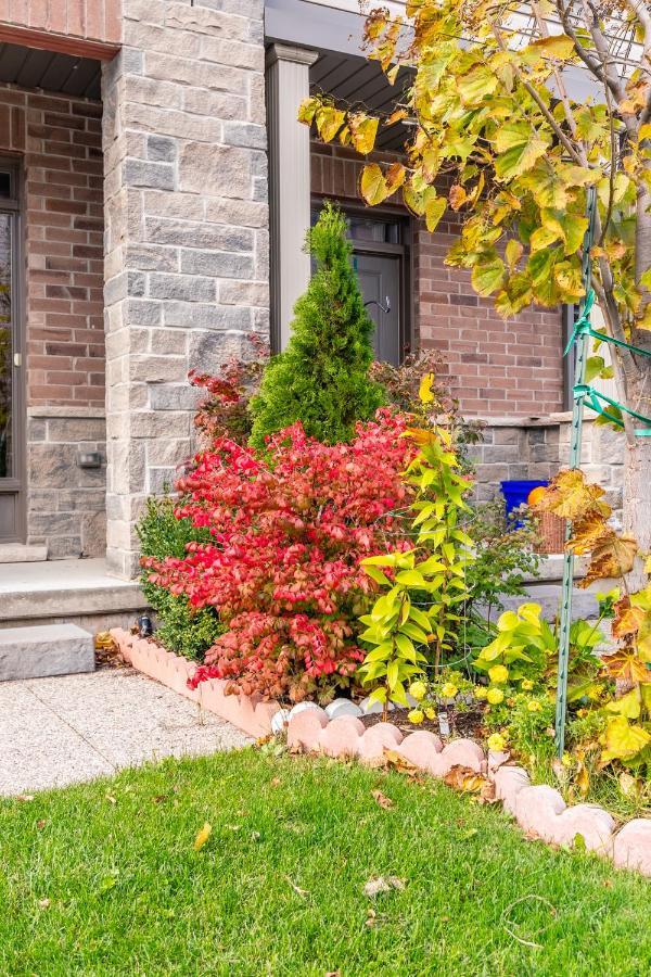 Globalstay Modern Townhomes In Lakeshore Steps To The Beach Hamilton Exterior photo