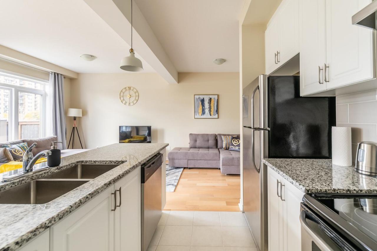 Globalstay Modern Townhomes In Lakeshore Steps To The Beach Hamilton Exterior photo