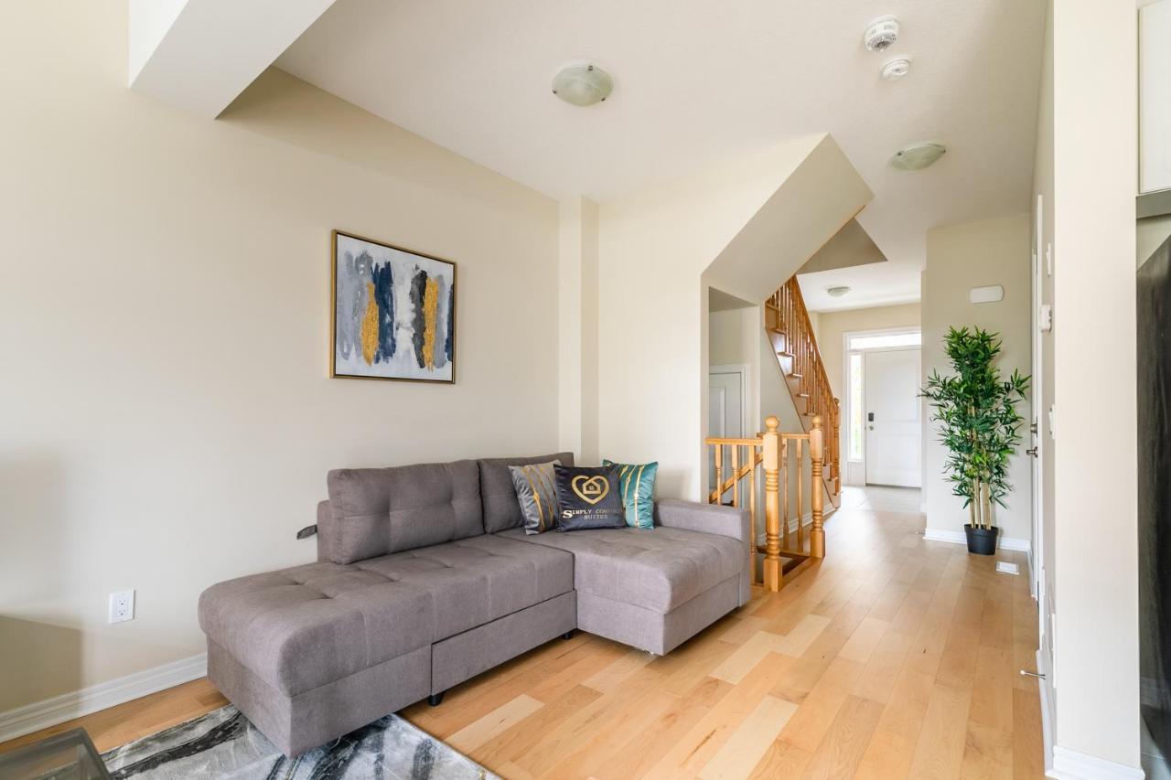 Globalstay Modern Townhomes In Lakeshore Steps To The Beach Hamilton Exterior photo