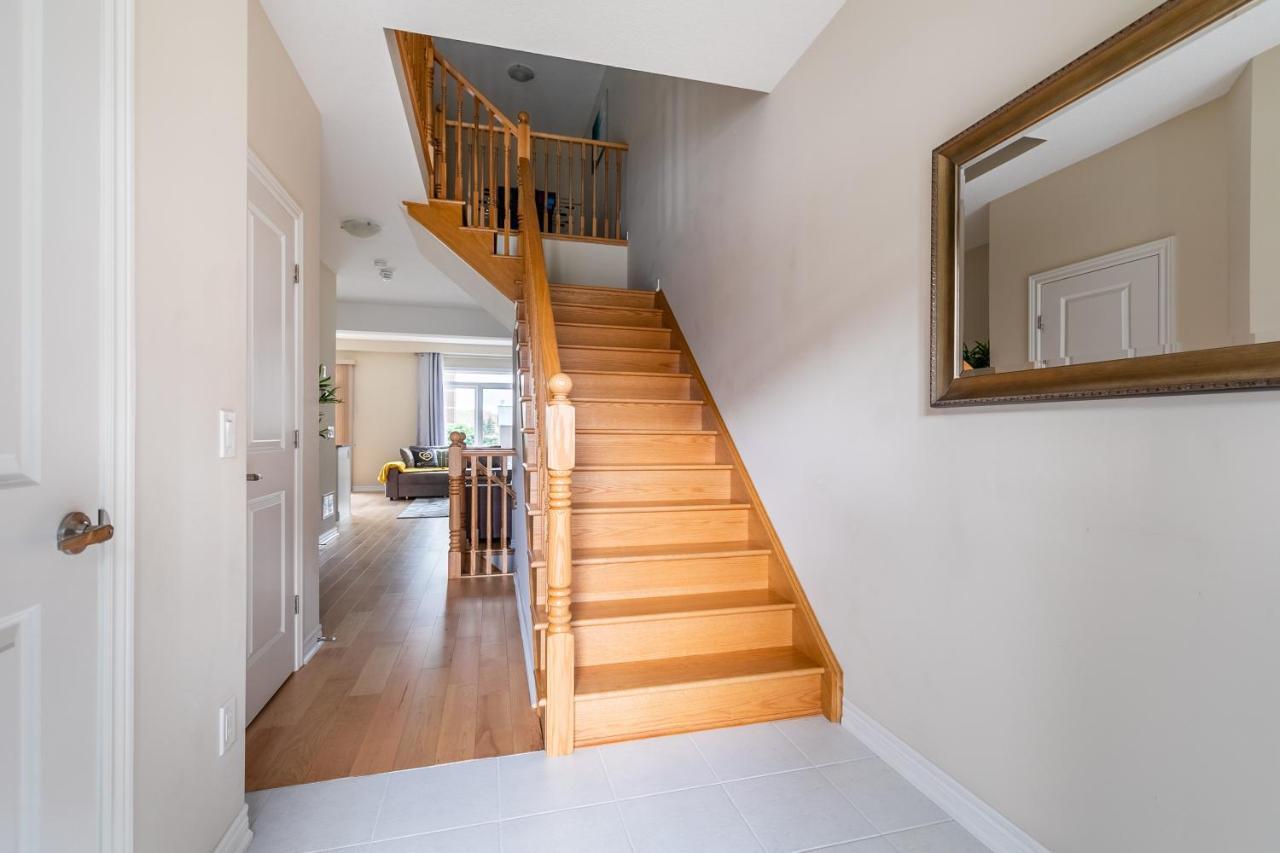 Globalstay Modern Townhomes In Lakeshore Steps To The Beach Hamilton Exterior photo